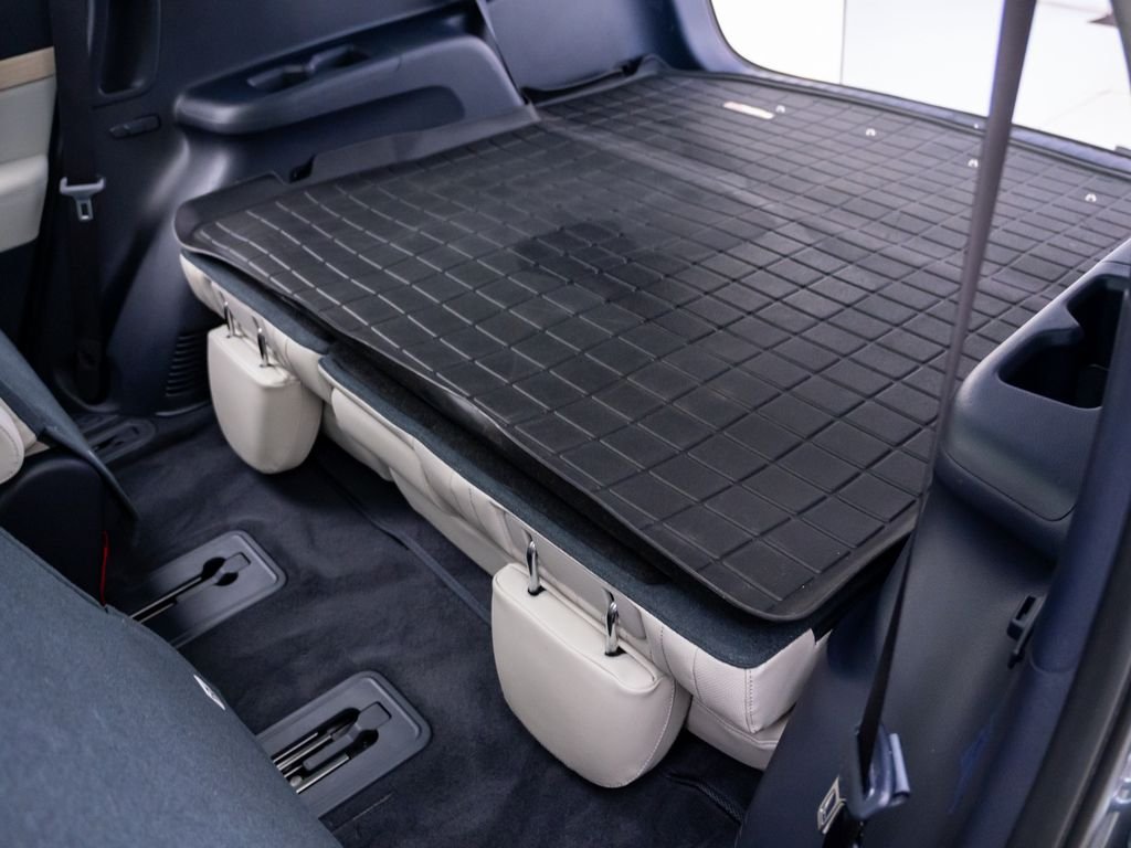 Used 2023 Graphite Hyundai Limited image 20