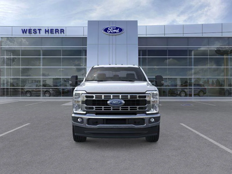 New 2025 Oxford White Ford F-350® XLT image 7