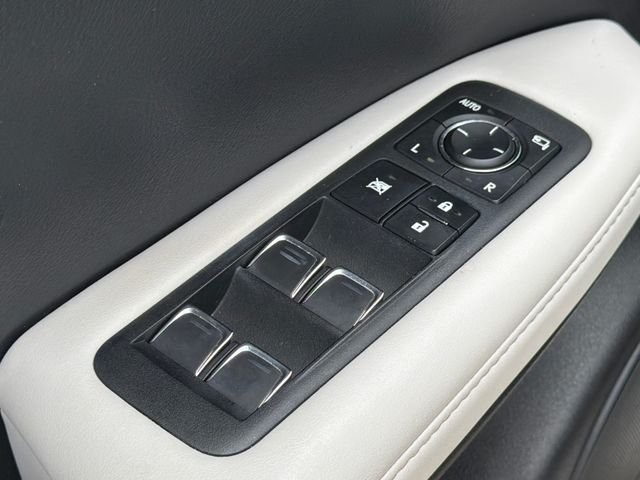 Used 2022 White Lexus 350 image 22