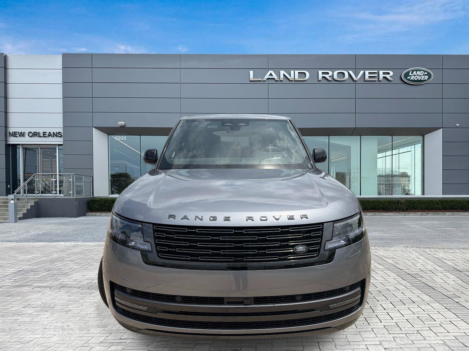New 2026 Eiger Grey Land Rover SE image 4