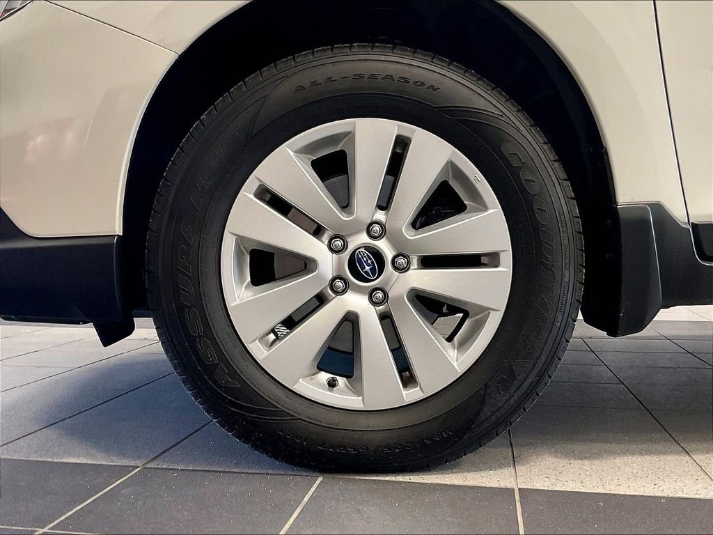 Used 2015 White Subaru 2.5i Premium image 7