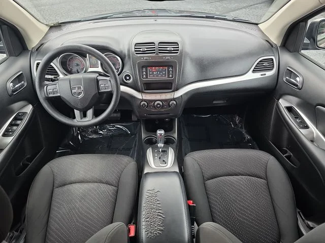 Used 2018 Gray Dodge SE image 10