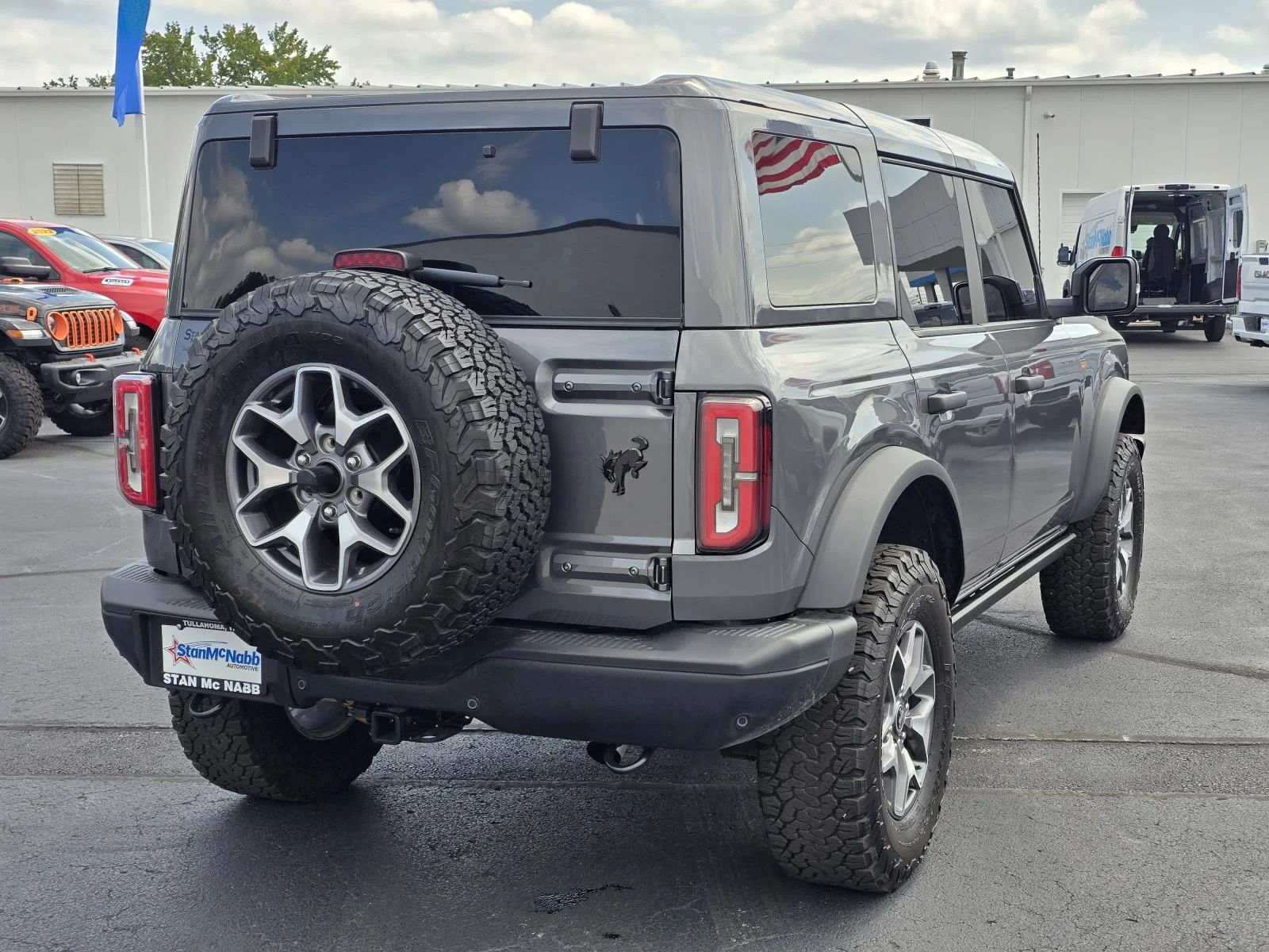 Used 2025 Gray Ford Badlands image 7