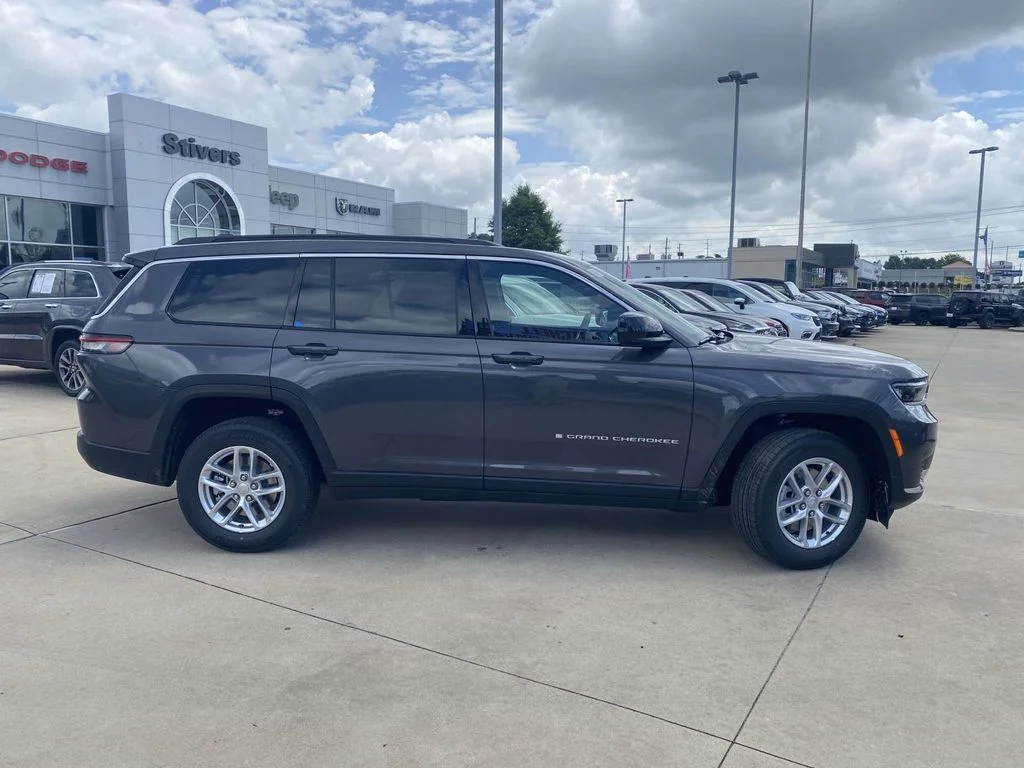 New 2026 Baltic Gray Metallic Clear-Coat Exterior Paint Jeep Laredo X image 7