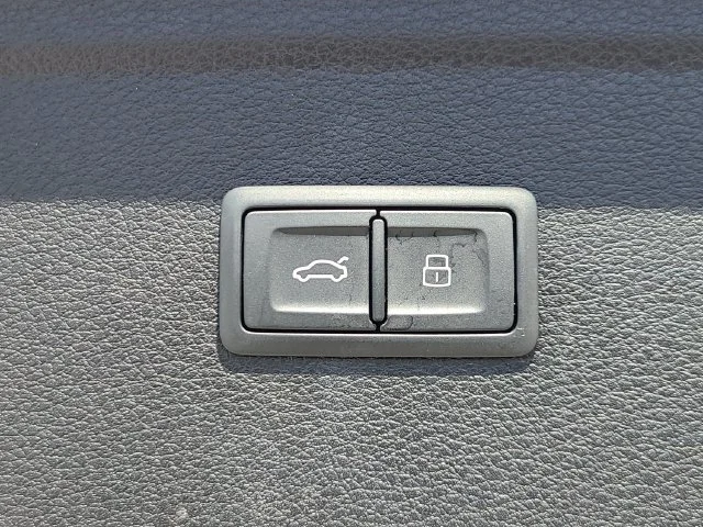 Used 2022 Silver Audi Premium image 9