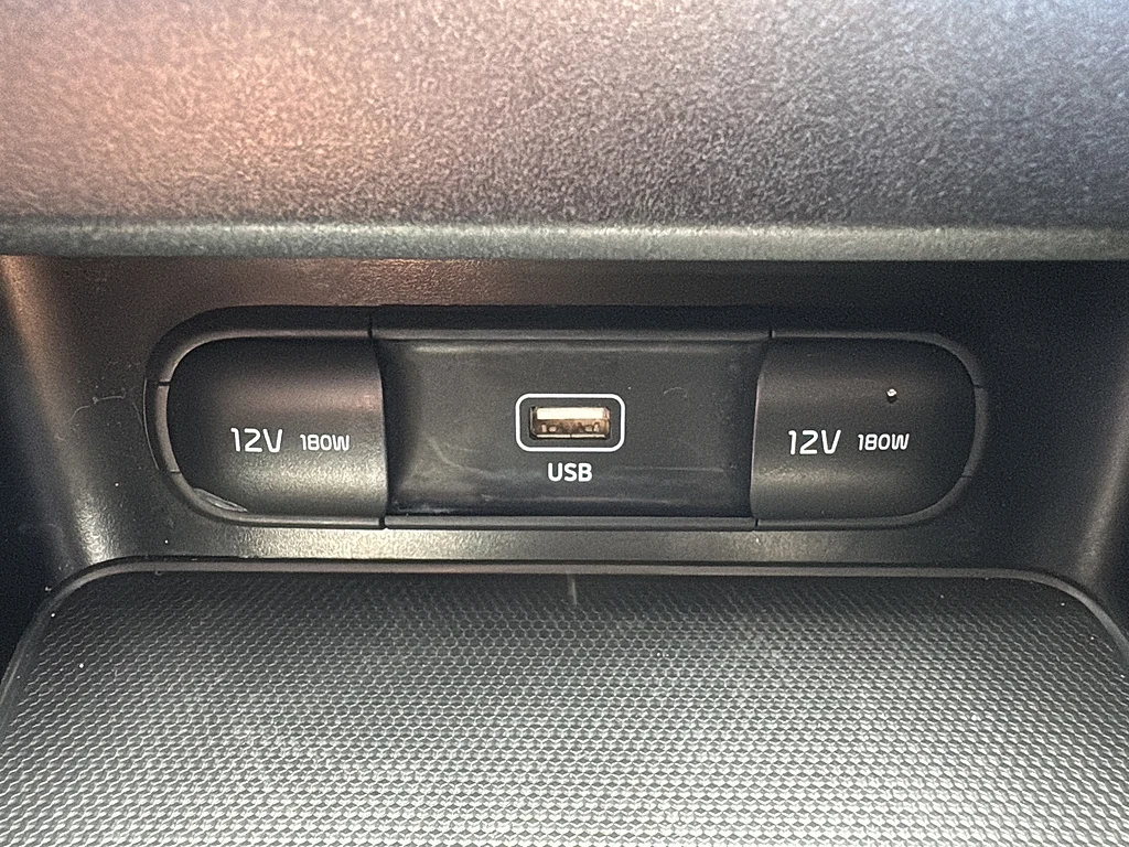 Used 2023 Snow White Pearl Kia  image 27