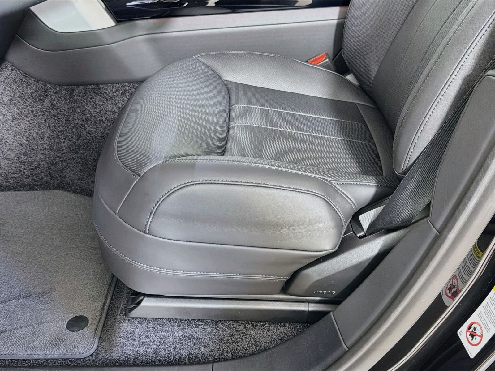 New 2026 Santorini Black Land Rover SE image 25