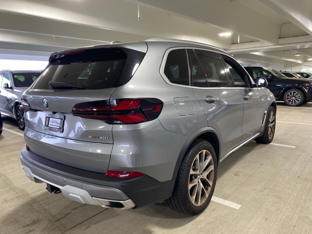 Used 2024 Gray Metallic BMW xDrive40i image 4