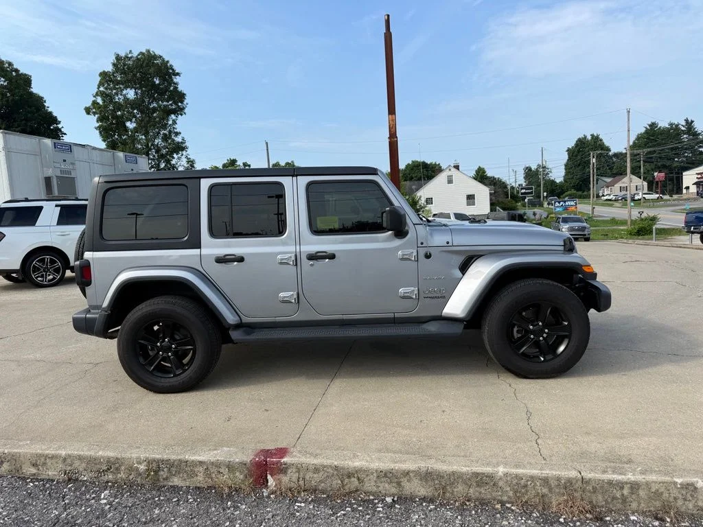 Used 2020 Silver Jeep Unlimited Sahara image 5