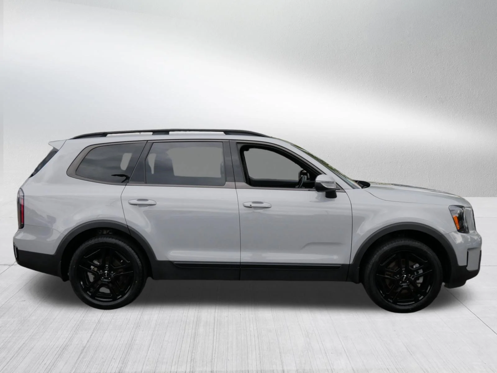 Used 2024 Wolf Gray Kia EX X-Line image 8