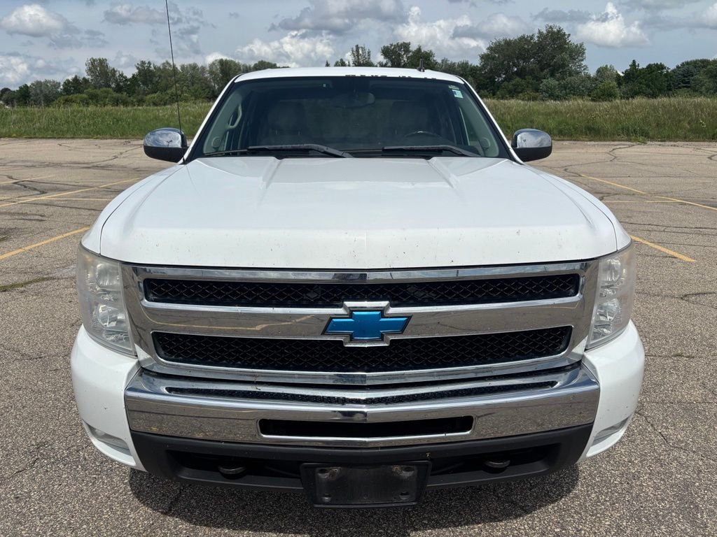Used 2011 White Chevrolet LT image 4