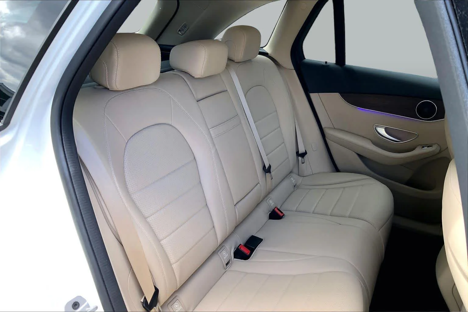 Certified Used 2022 Polar White Mercedes-Benz GLC 300 image 20