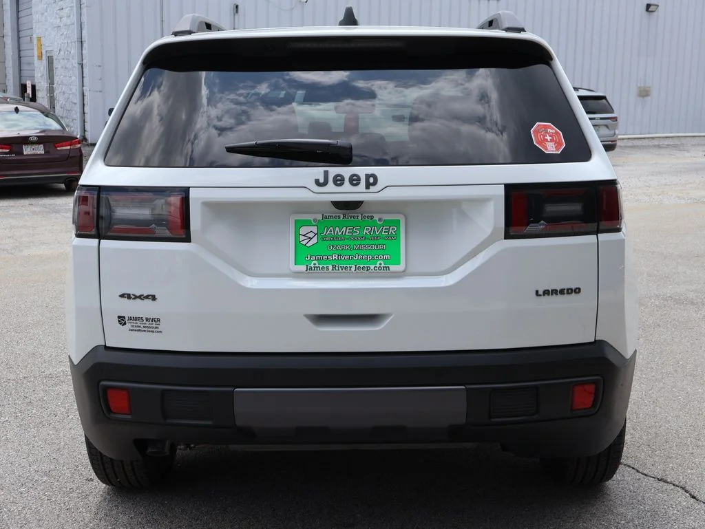 New 2026 Bright White Clear-Coat Exterior Paint Jeep Laredo image 4