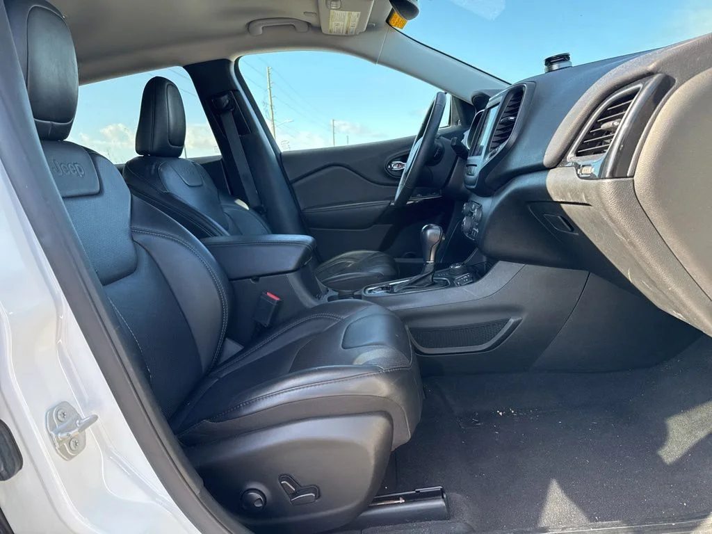 Used 2023 Bright White Clearcoat Jeep Altitude image 10