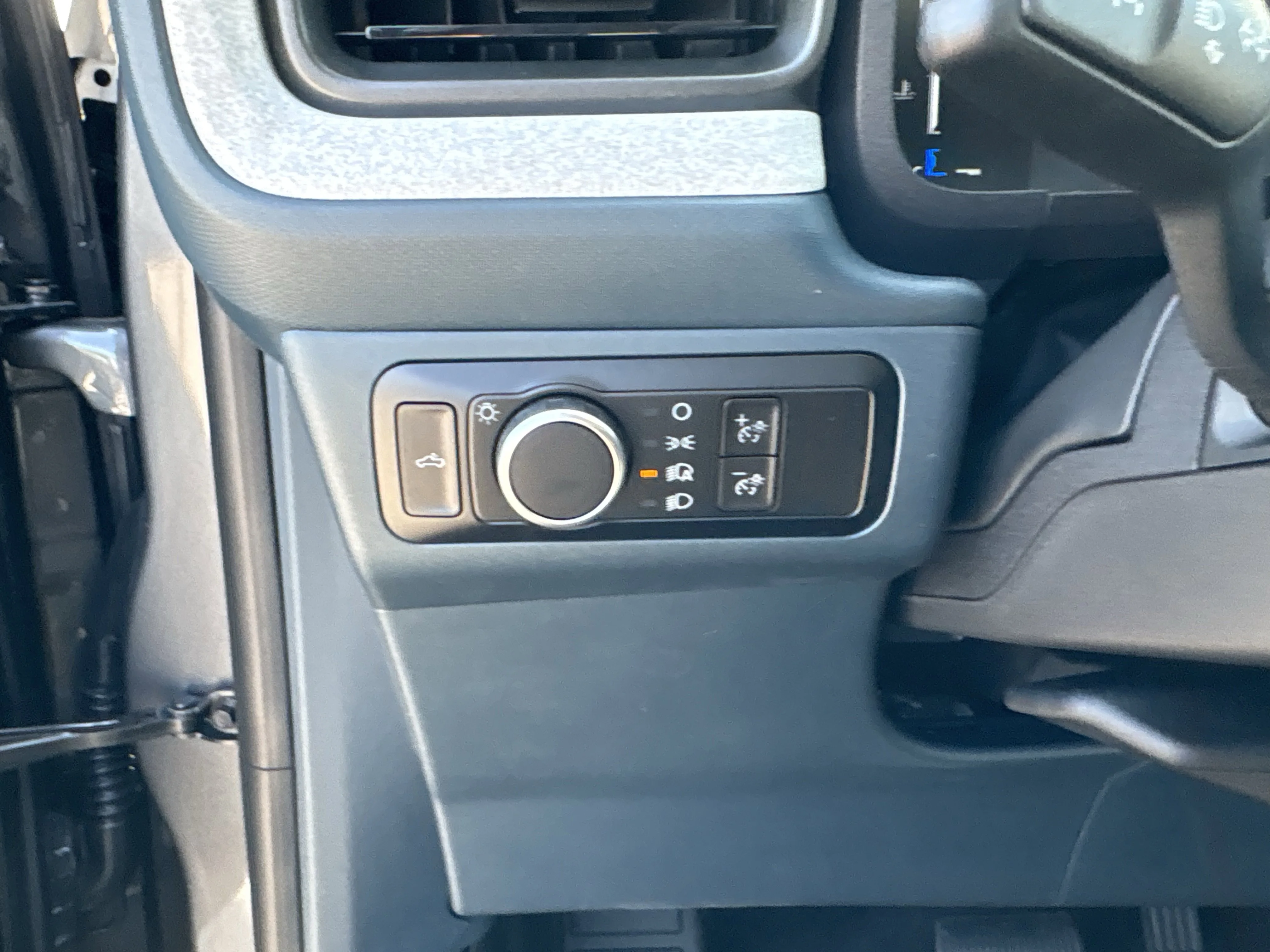 New 2026 Carbonized Gray Metallic Ford XLT image 23