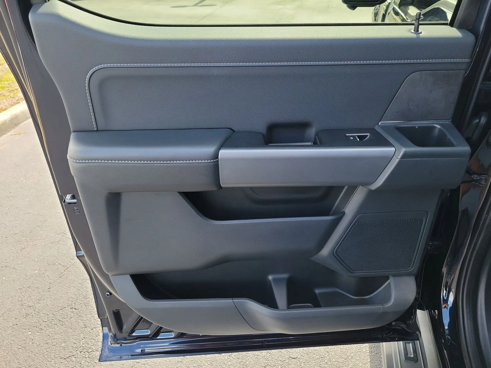 Certified Used 2025 Blue Ford XLT image 9