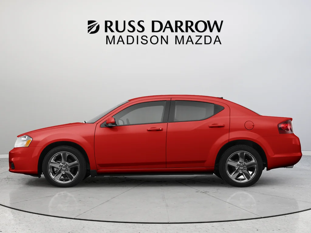 Used 2011 Red Dodge Lux image 2