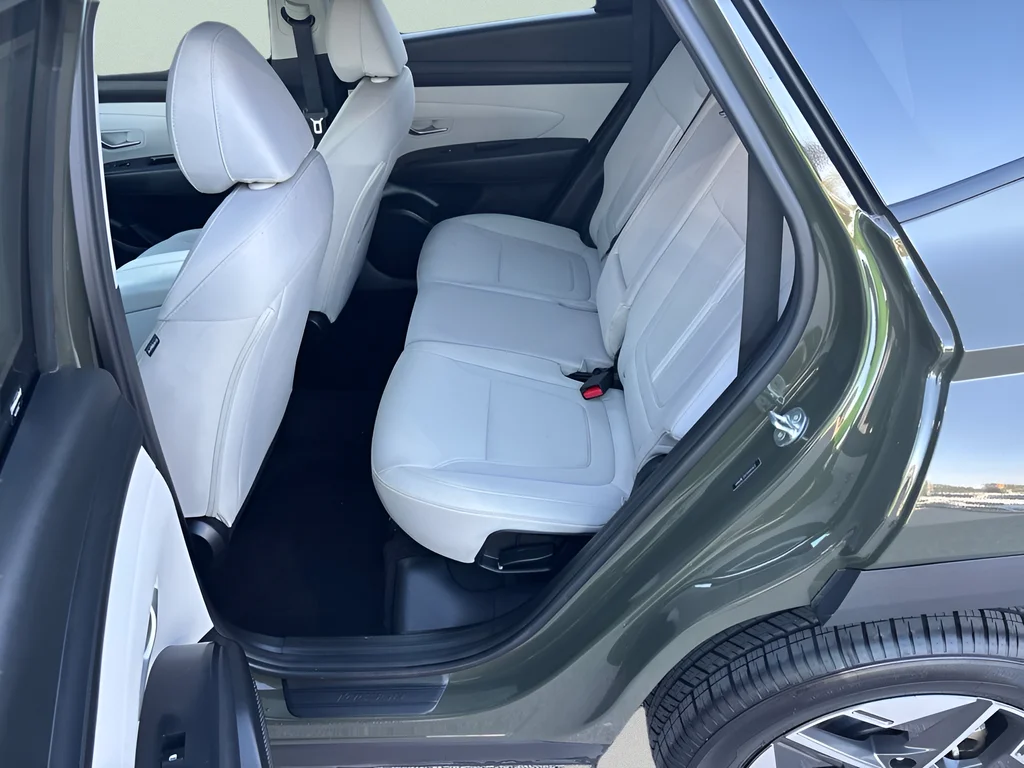 Used 2025 Green Hyundai SEL image 10