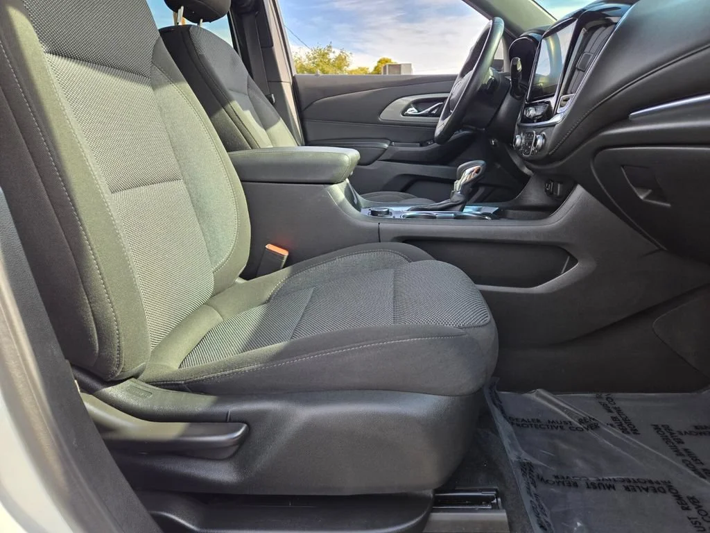 Used 2023 SUMMIT WHITE Chevrolet LT Cloth image 16