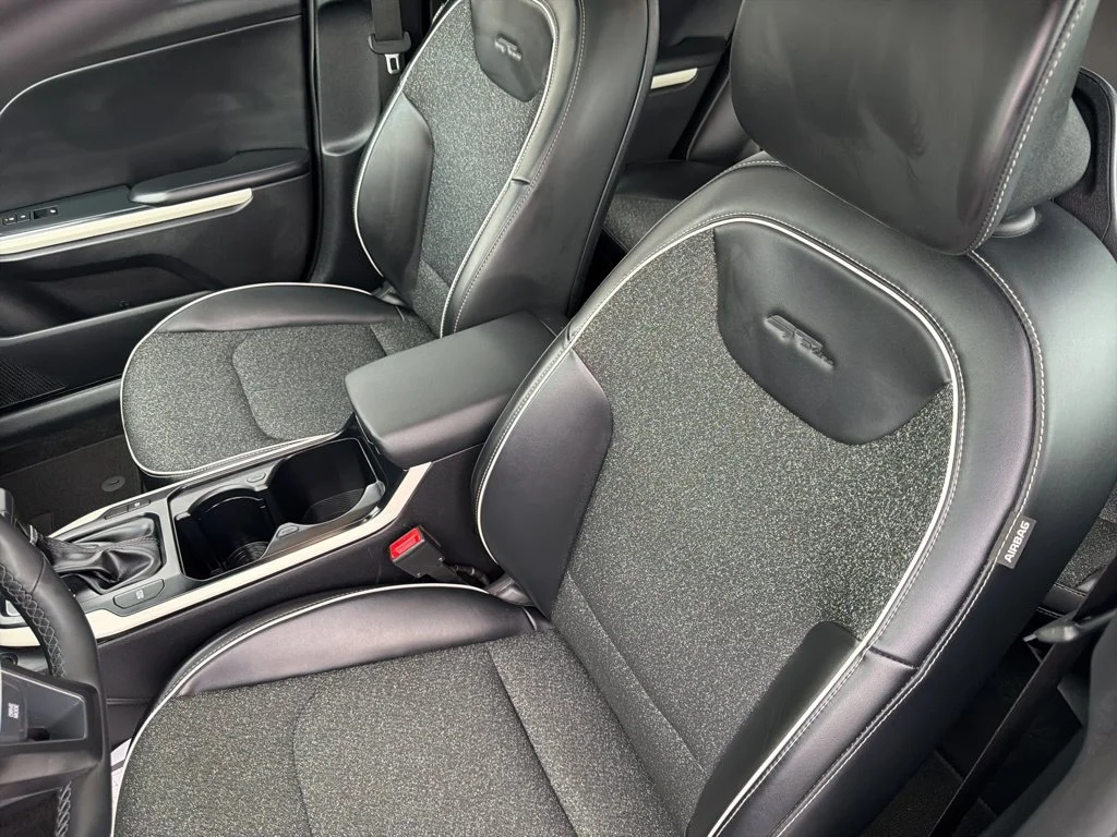 Used 2025 Aurora Black Kia GT-Line image 9