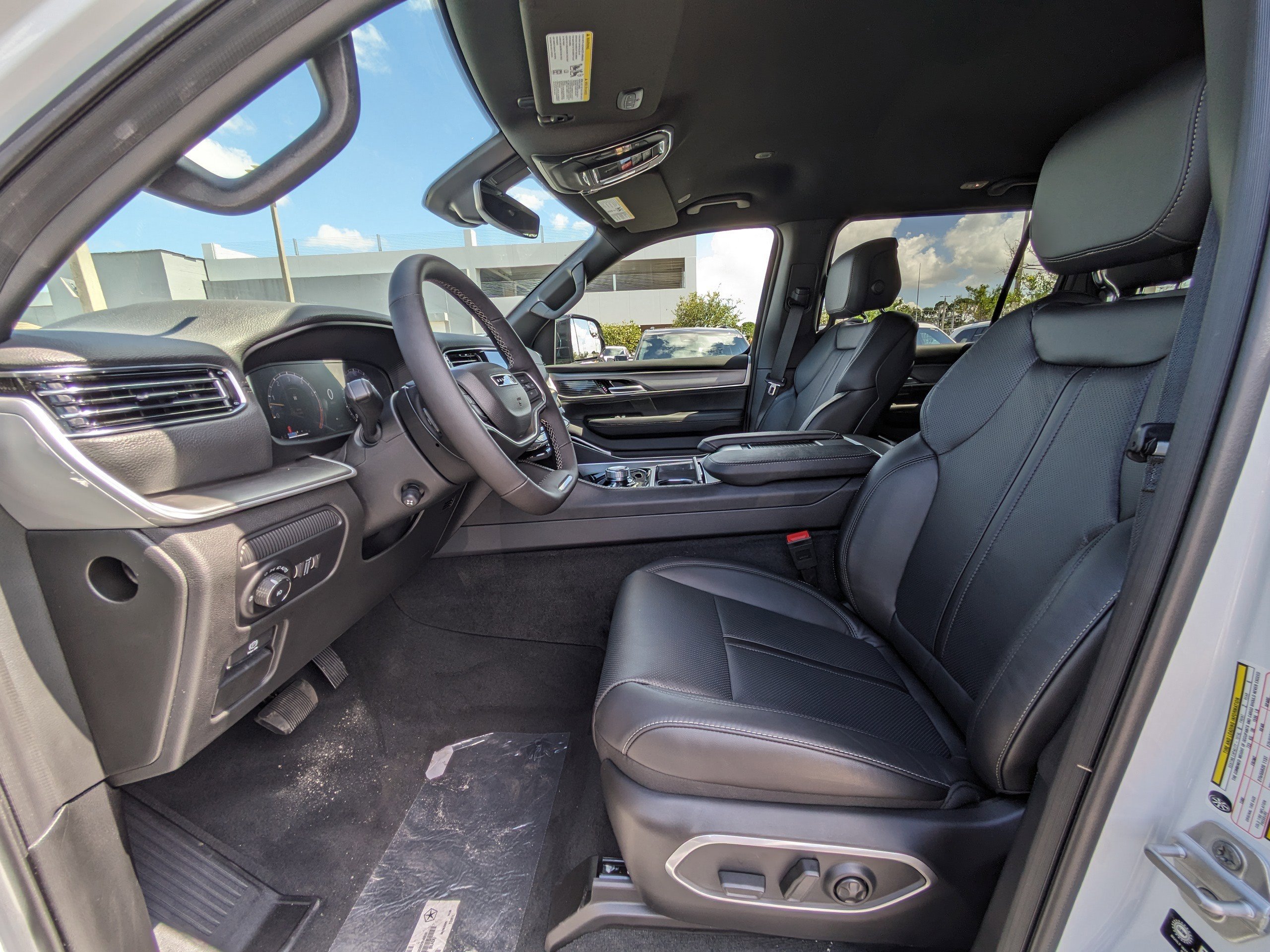 2025 Jeep Wagoneer Series I - Photo 22