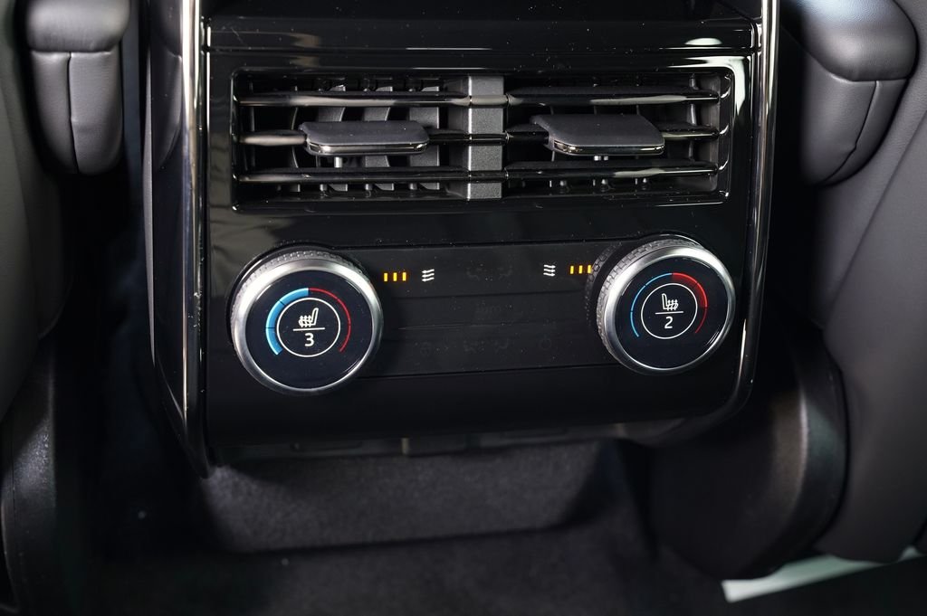 New 2026 Fuji White Land Rover Dynamic SE image 31