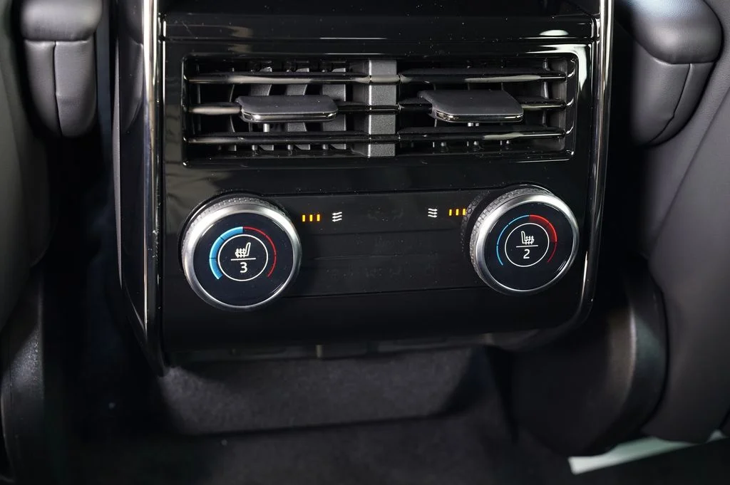 New 2026 Fuji White Land Rover Dynamic SE image 31