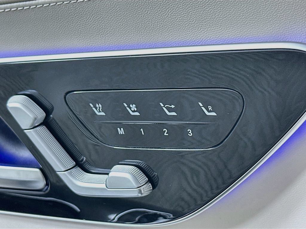 New 2027 MANUFAKTUR Moonlight White Metallic Mercedes-Benz SL 63 AMG® image 53