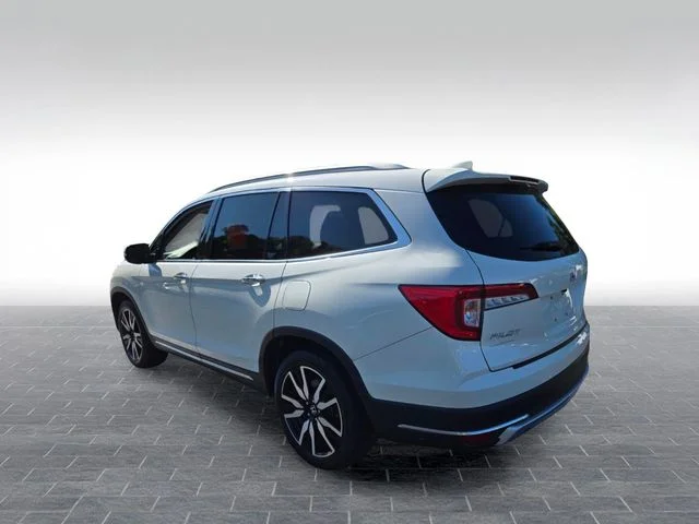 Used 2019 White Honda Touring image 5