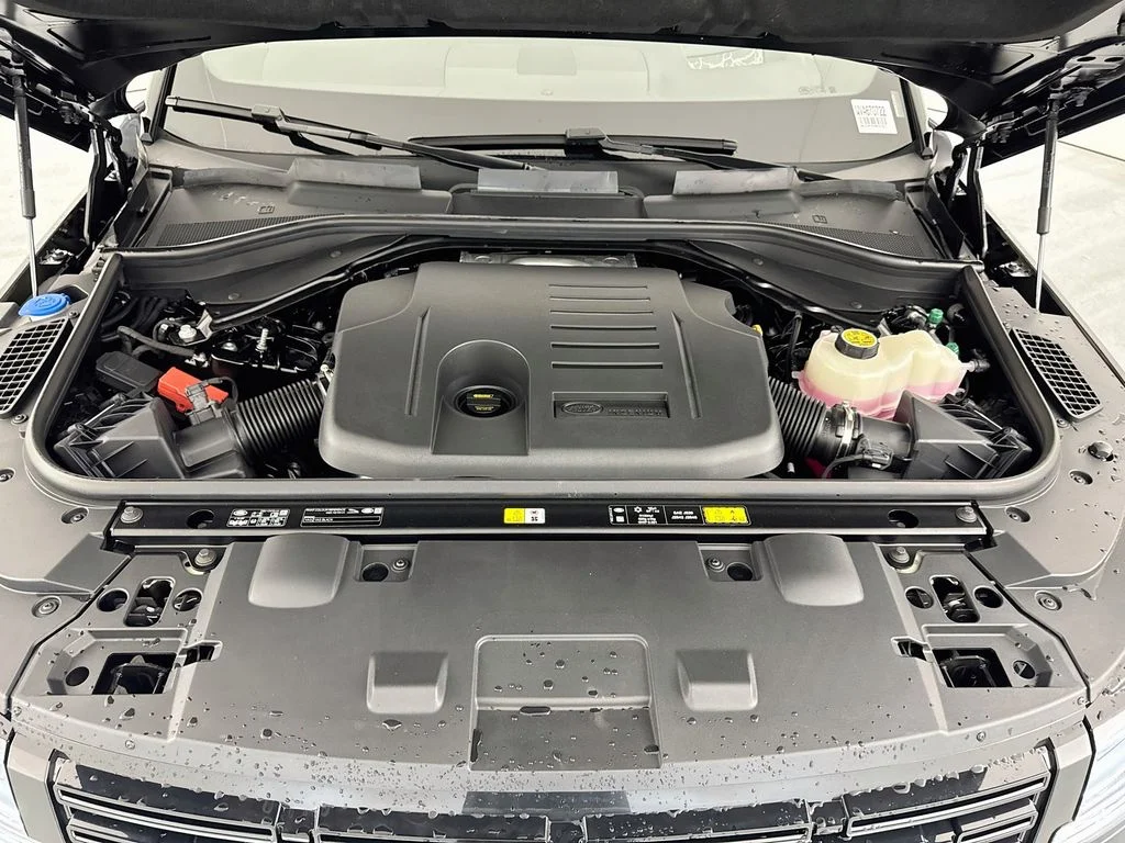 New 2027 Santorini Black Land Rover Dynamic SE image 32