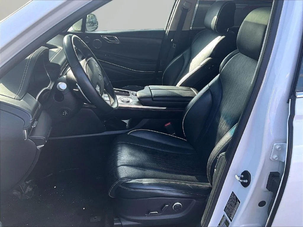 Used 2021 White Genesis 2.5T image 23