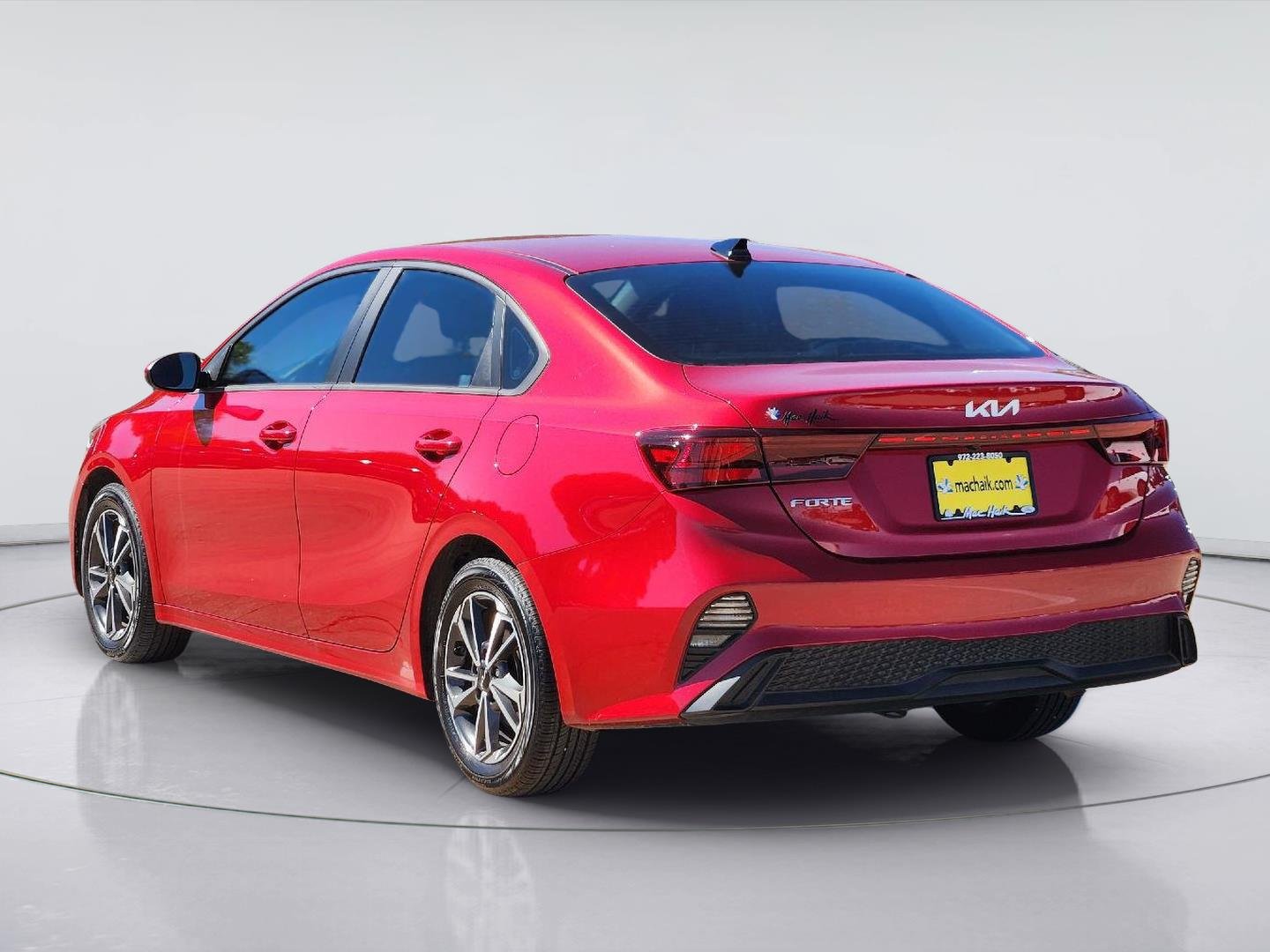 Used 2022 Currant Red Kia LXS image 4