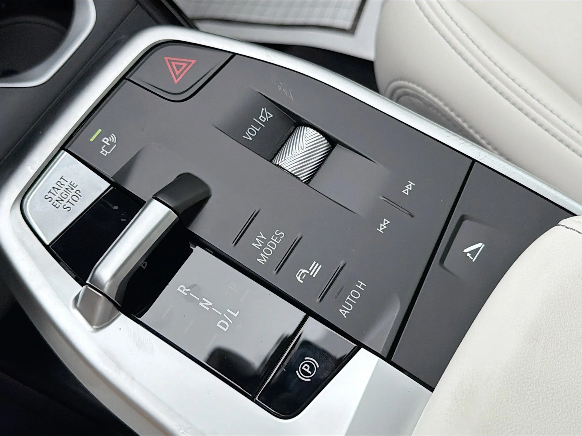 New 2026 Alpine White BMW xDrive28i image 28