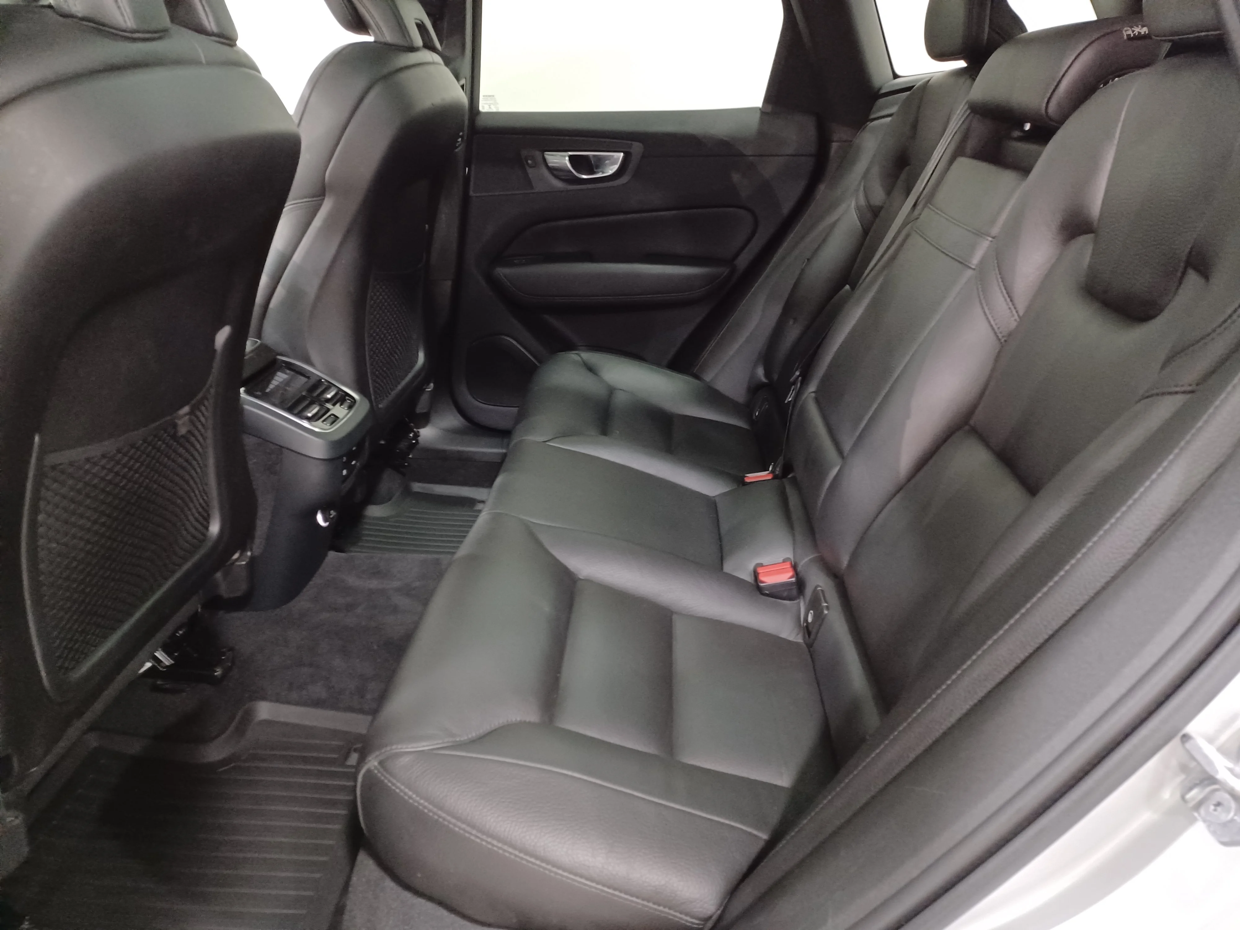 Certified Used 2020 Silver Volvo T6 R-Design AWD*Adaptive Cruise | Nav | Pano Roof | Htd Leather | Lane Keep Assist | Park Assist image 11