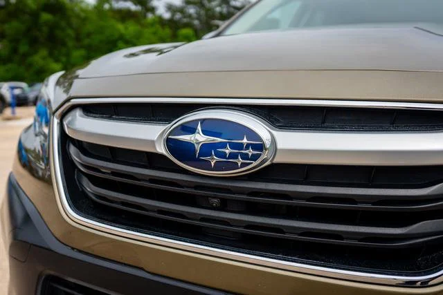 Used 2020 Autumn Green Metallic Subaru Touring image 13