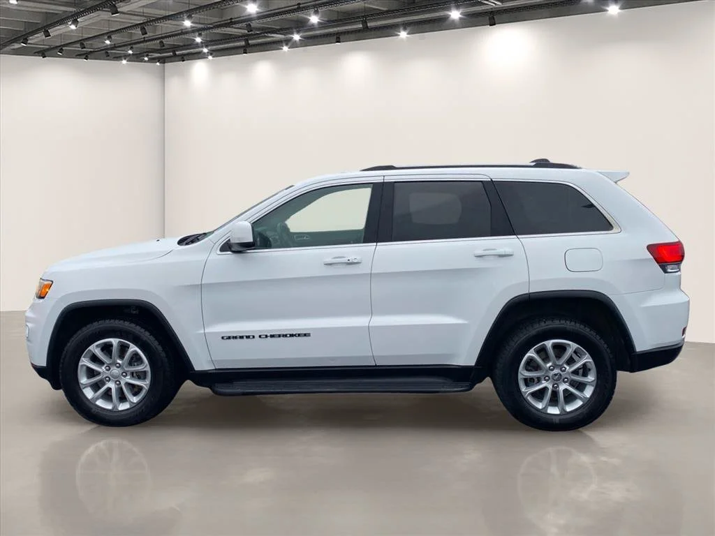 Used 2021 Bright White Clearcoat Jeep Laredo E image 4
