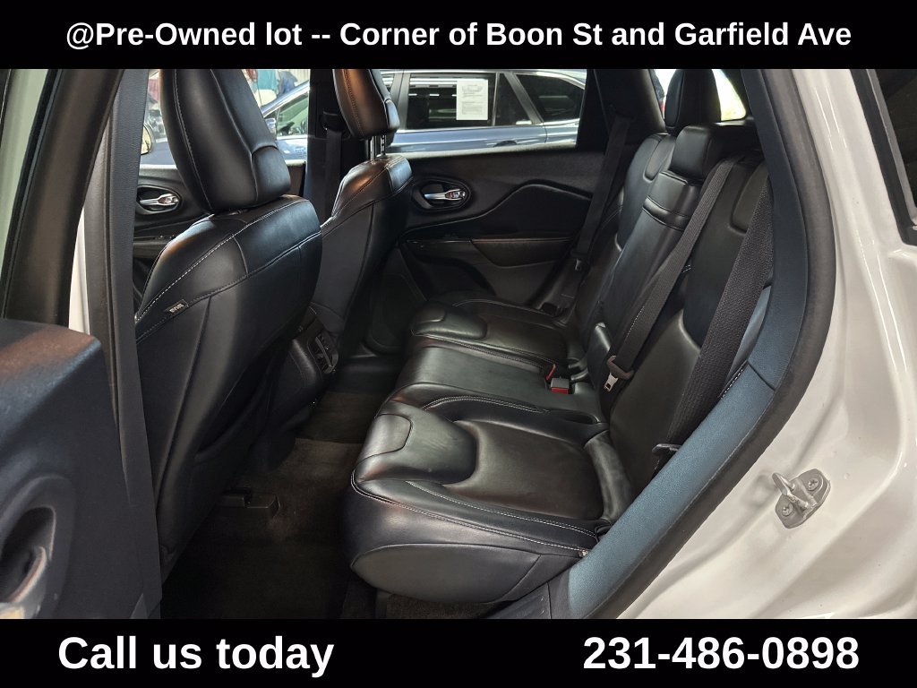 Used 2015 White Jeep Limited image 25
