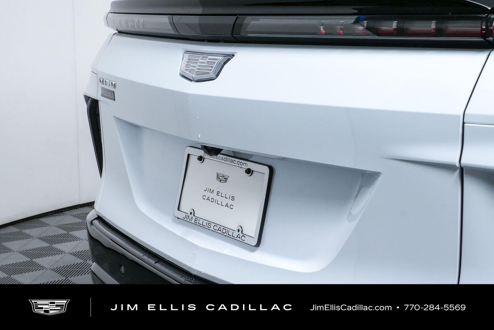 New 2027 Vibrant White Tricoat Cadillac Sport image 36