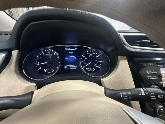 Used 2015 Glacier White Nissan S image 14