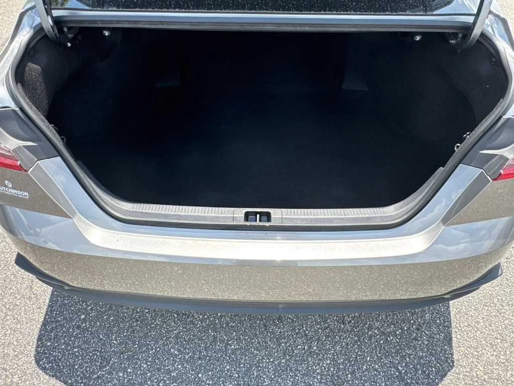 Used 2025  Toyota SE image 18