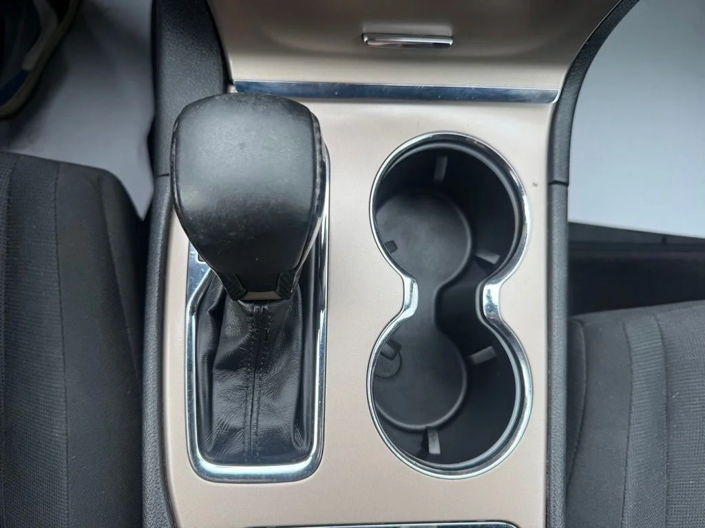 Used 2017 Billet Silver Metallic Clearcoat Jeep Laredo image 28