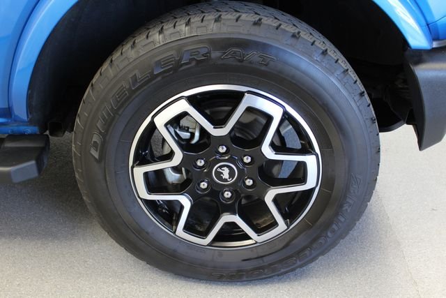 Used 2024 Blue Metallic Ford Outer Banks image 4