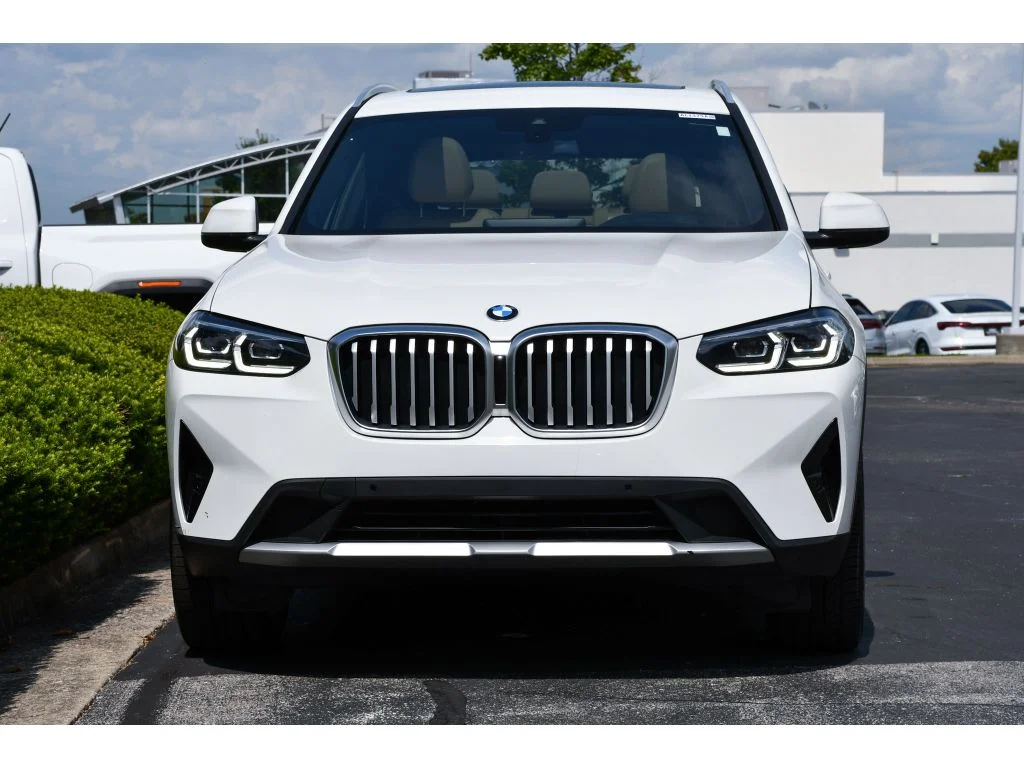 Used 2022 Alpine White BMW xDrive30i image 9