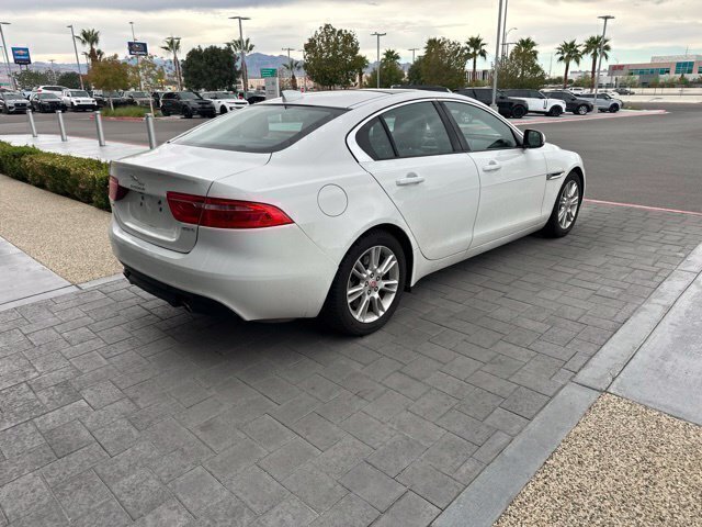 Used 2018 White Jaguar 25t Premium image 5