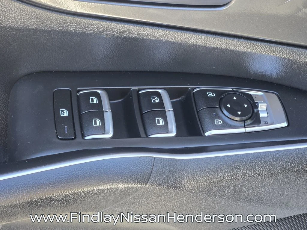 Used 2022 White Kia LX image 22