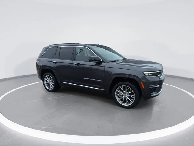 Used 2025 Gray Jeep Summit image 9