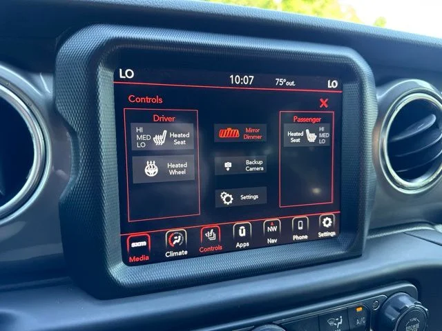 Used 2020 Silver Jeep Unlimited Sahara image 21