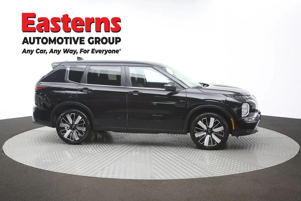 Used 2025 Black Mitsubishi SE image 47