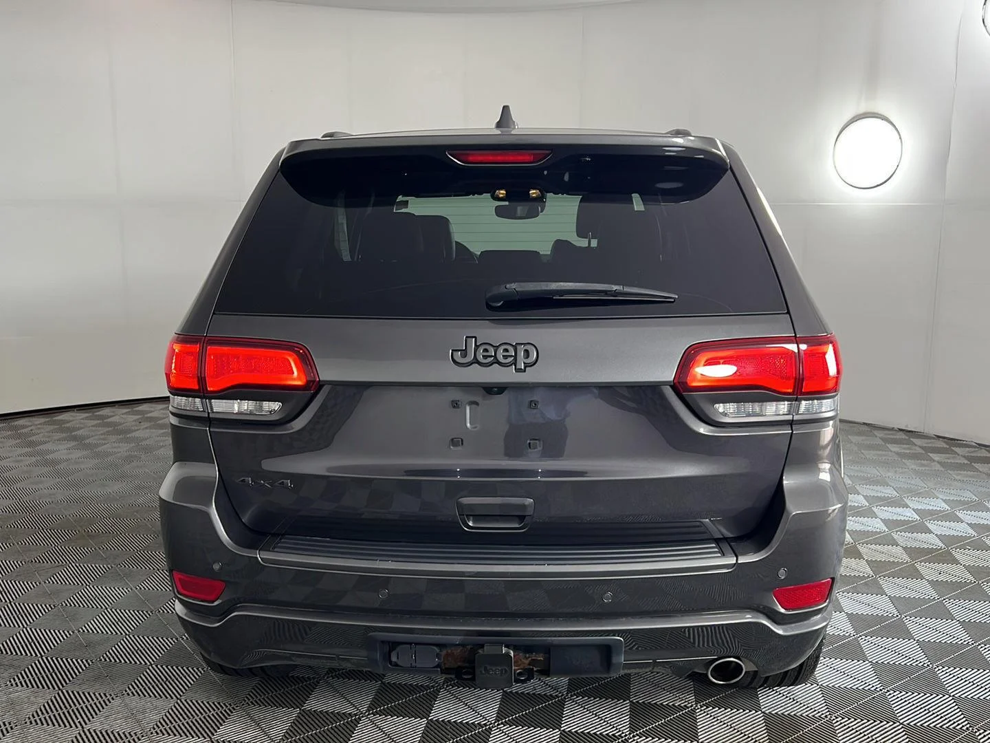 Used 2021 Granite Crystal Metallic Clearcoat Jeep 80th Anniversary image 6