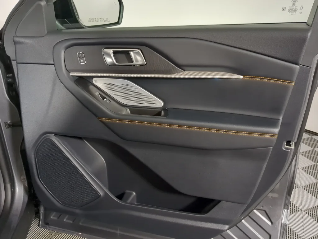New 2026 CARBONIZED GRAY METALLIC Ford Tremor image 20